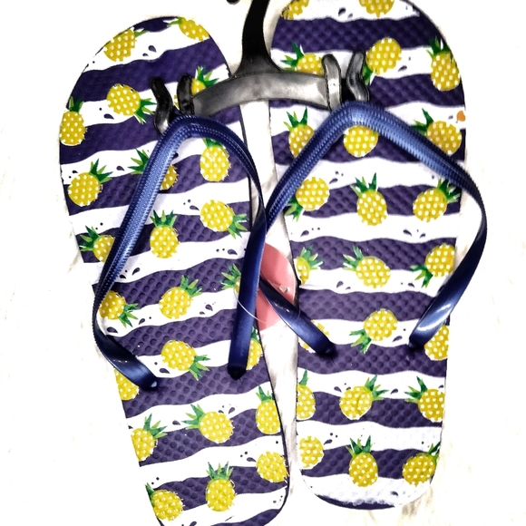 5 for $10 🥳 Blue and white striped pineapple flip flop sandals - Picture 1 of 2